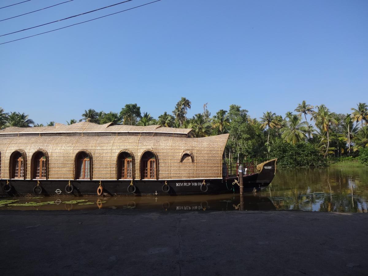 Royal Riviera Hotel Kumarakom Kültér fotó